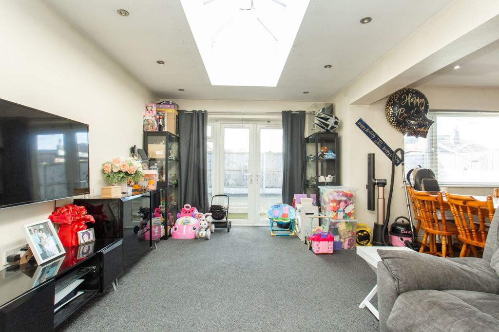 Property photo 3 of 15 Picture 3