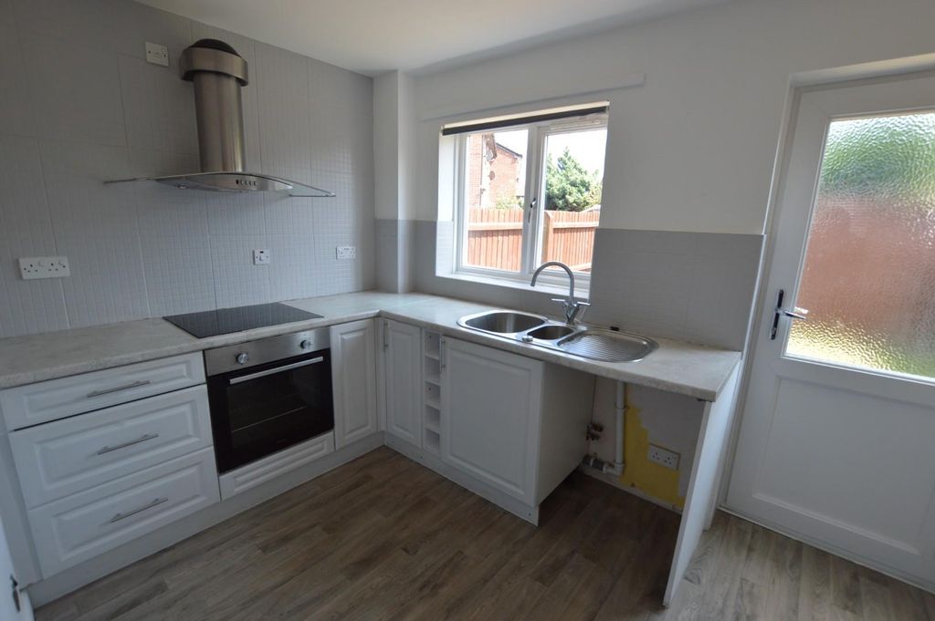 Property photo 3 of 7 Kitchen