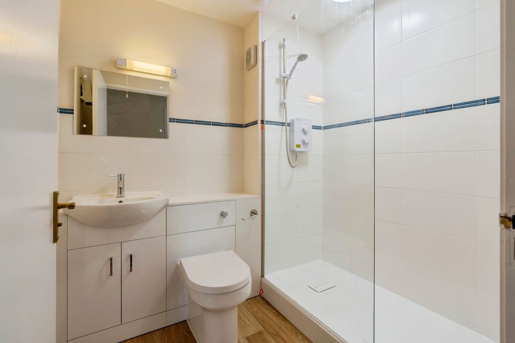 Property photo 3 of 19 Shower Room