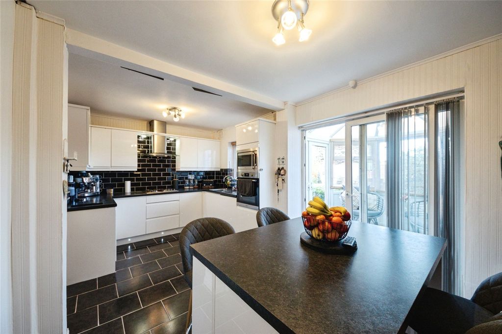 Property photo 3 of 23 Picture No. 11