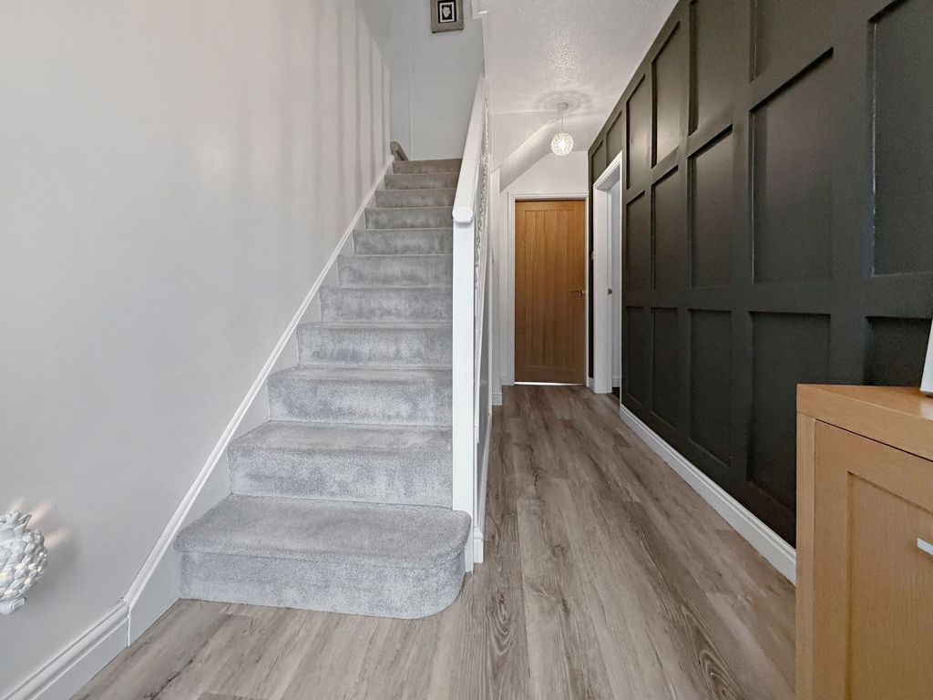 Property photo 2 of 25