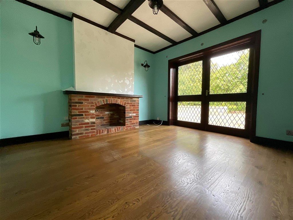 Property photo 3 of 18 Lounge