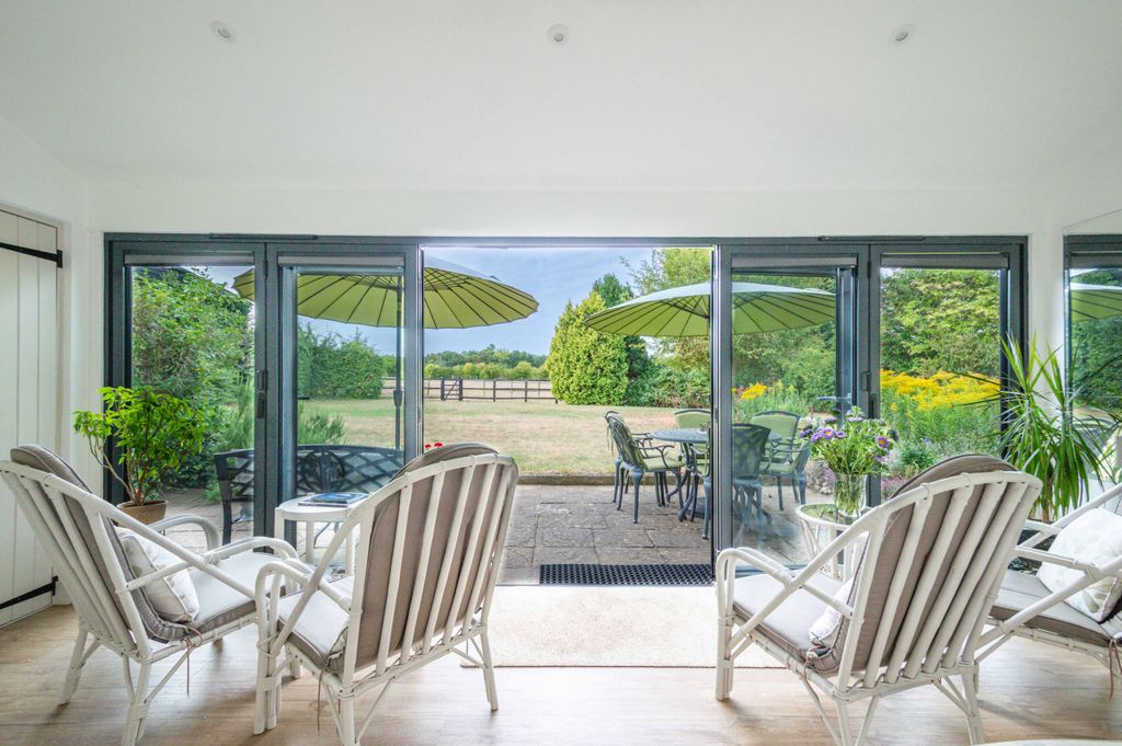 Property photo 3 of 20 Fairlands-04