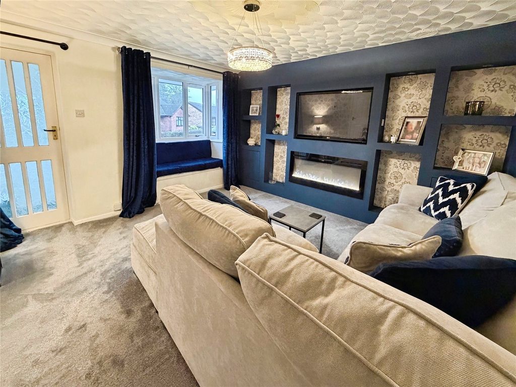 Property photo 2 of 12 Lounge