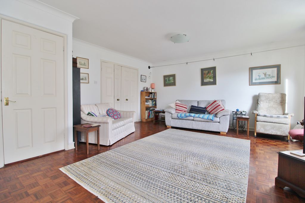 Property photo 2 of 27