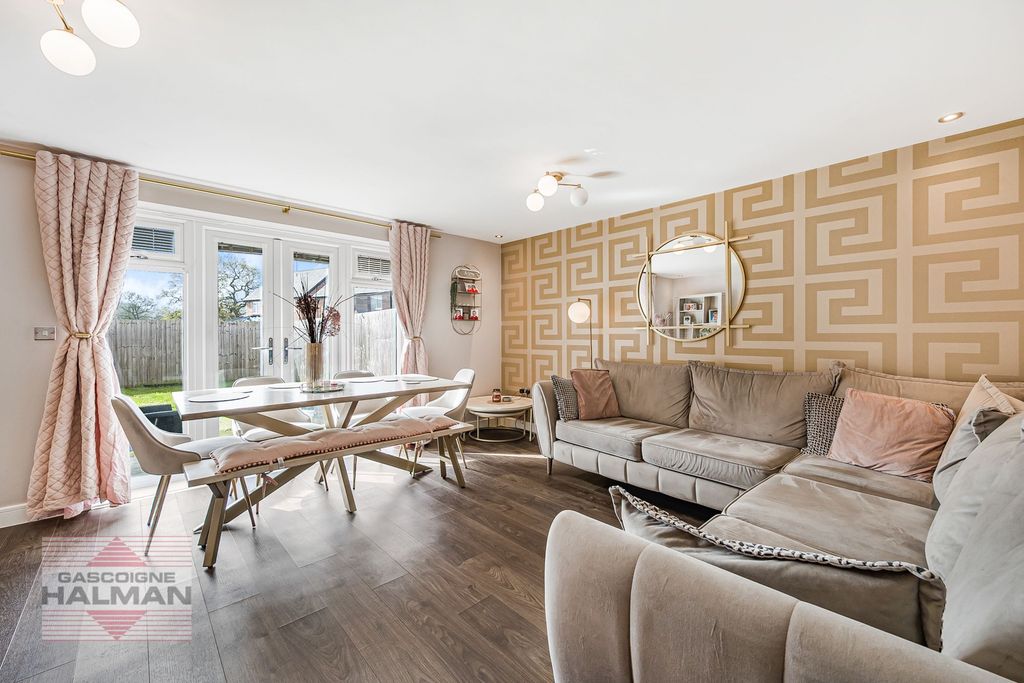 Property photo 3 of 22