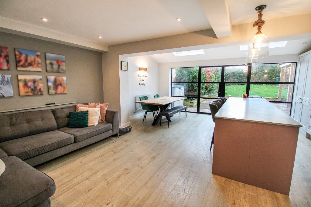 Property photo 3 of 19 Living Kitchen