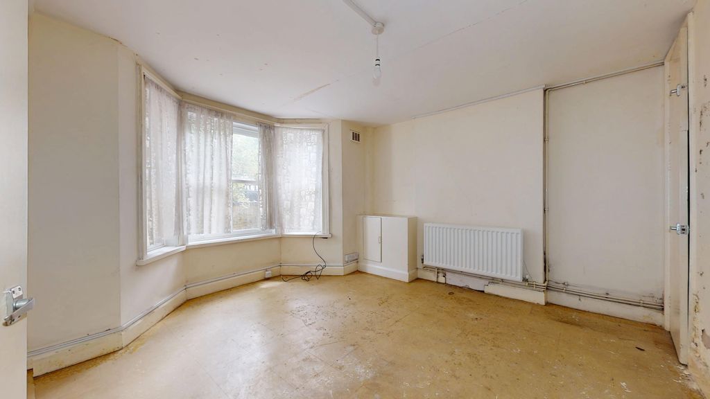 Property photo 3 of 18 78A, Lancaster Road, Notting Hill, London, W11 1Qs