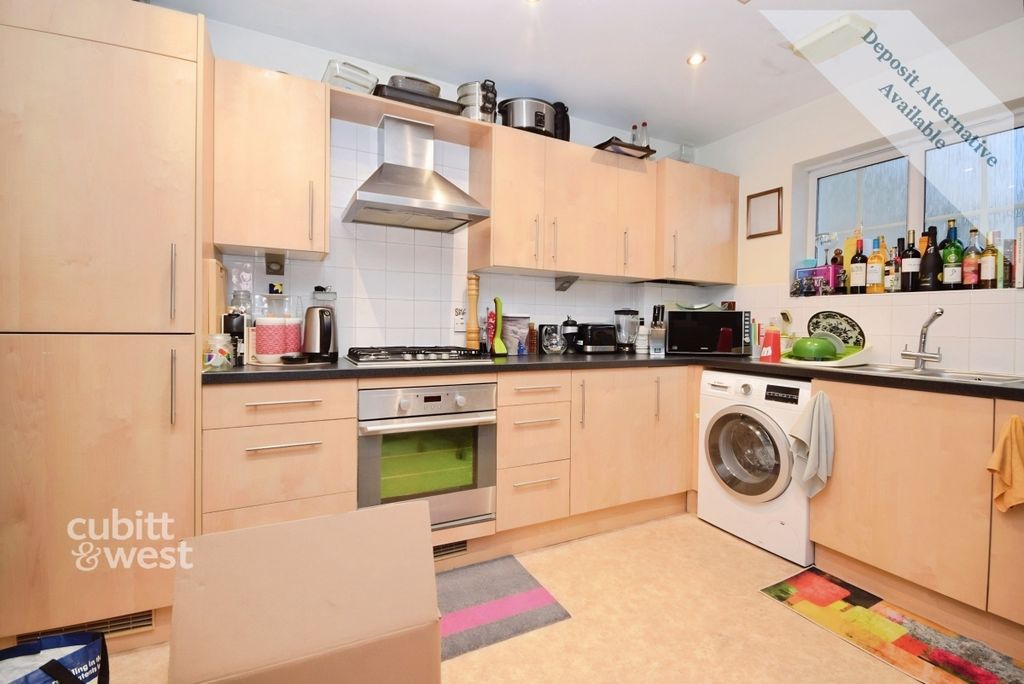 Property photo 2 of 8 Kitchen