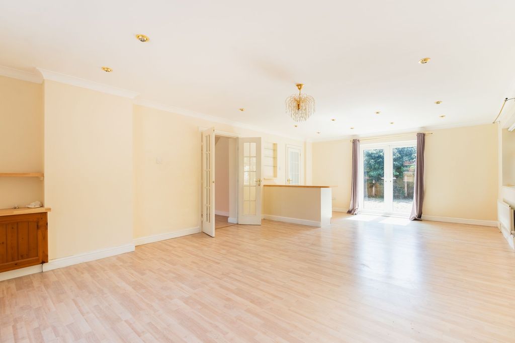 Property photo 3 of 43