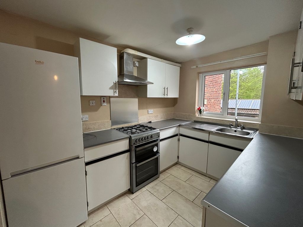 Property photo 3 of 8 Kitchen