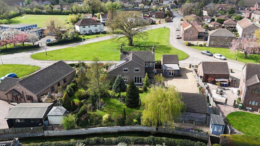 Property photo 2 of 35