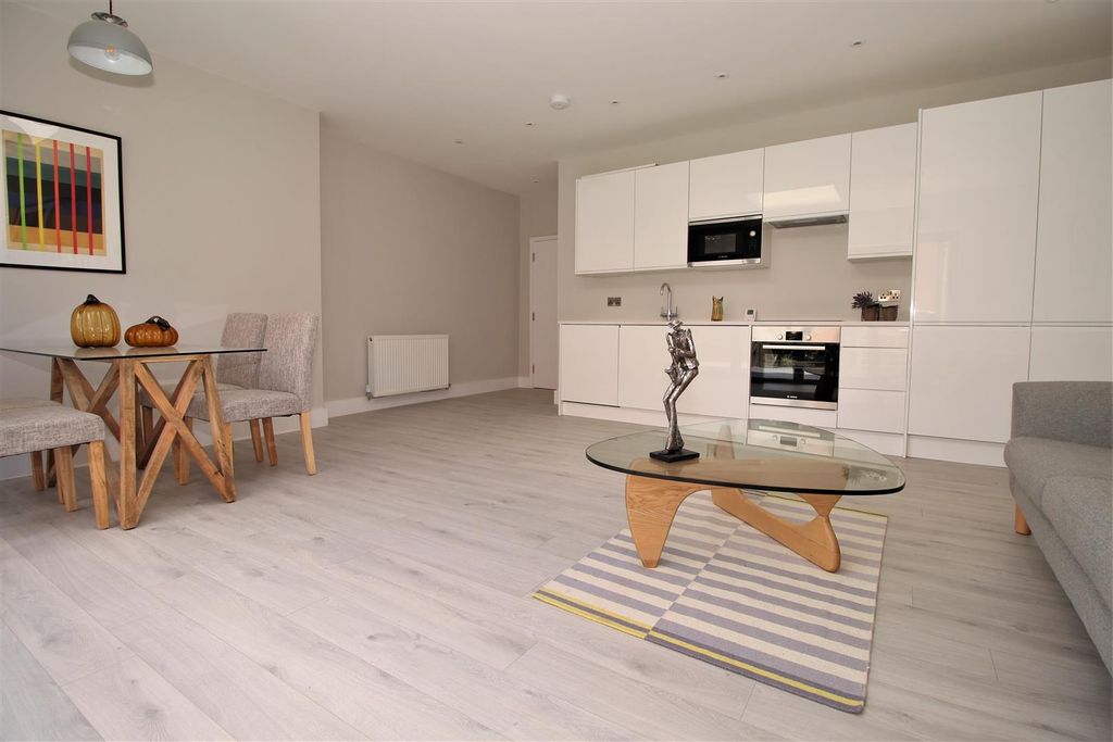 Property photo 3 of 12 Reception