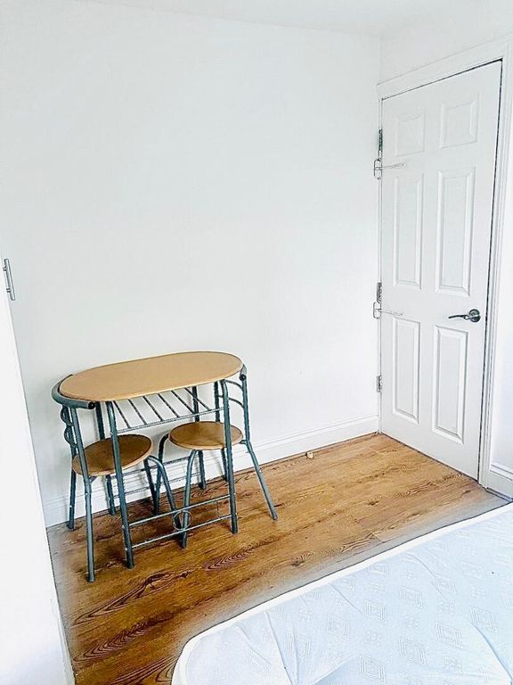 Property photo 2 of 5 Hallway