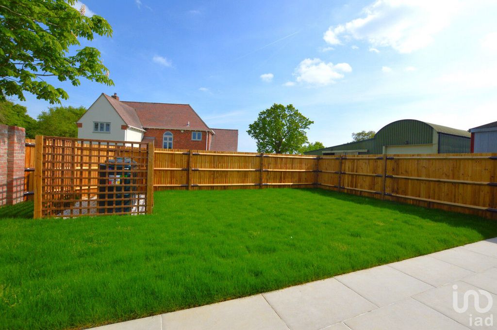 Property photo 2 of 8