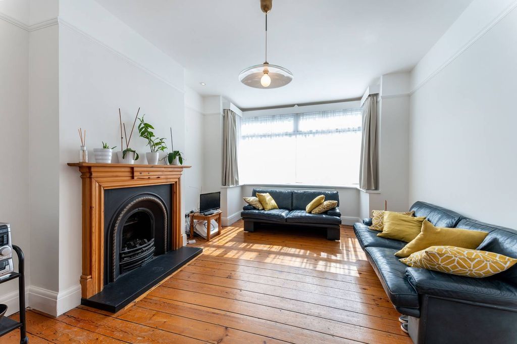 Property photo 1 of 11
