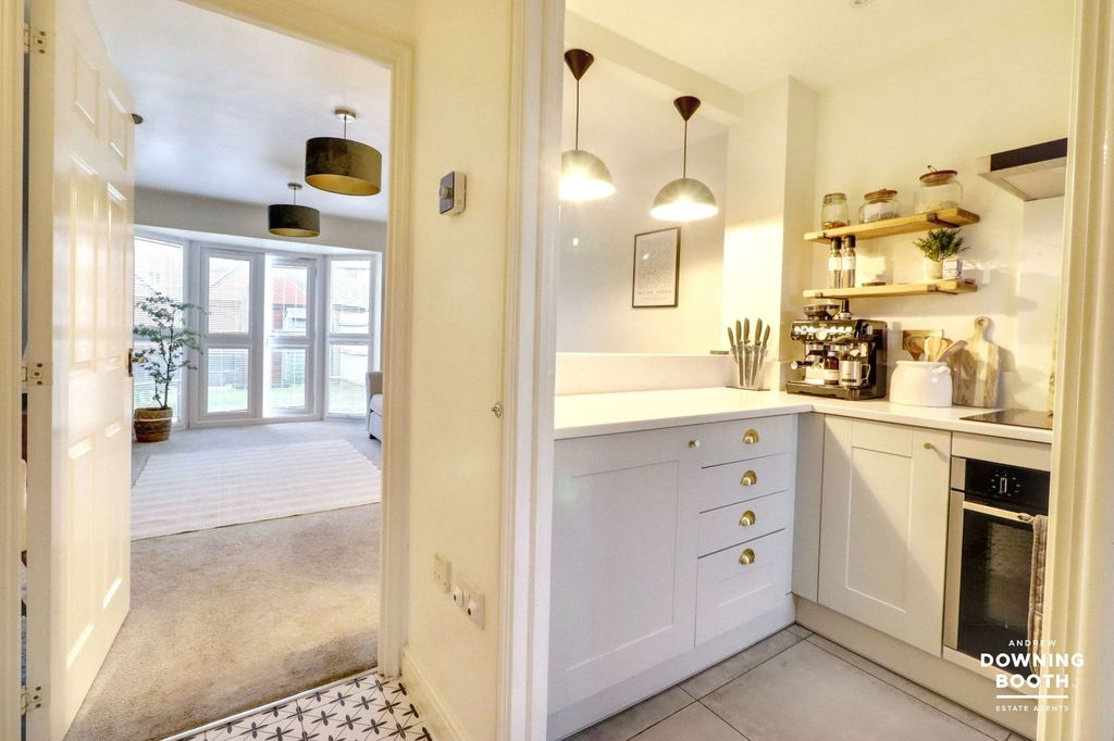 Property photo 2 of 33