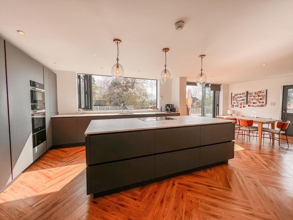 Property photo 2 of 23 Kitchen/Breakfast Room/Snug