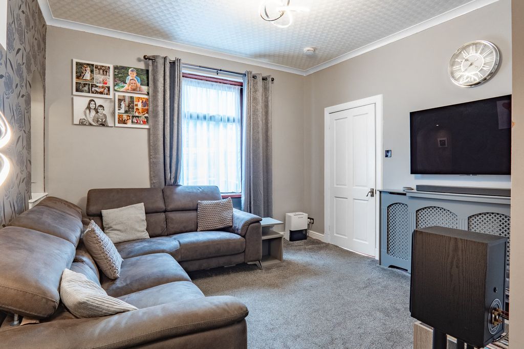 Property photo 2 of 37