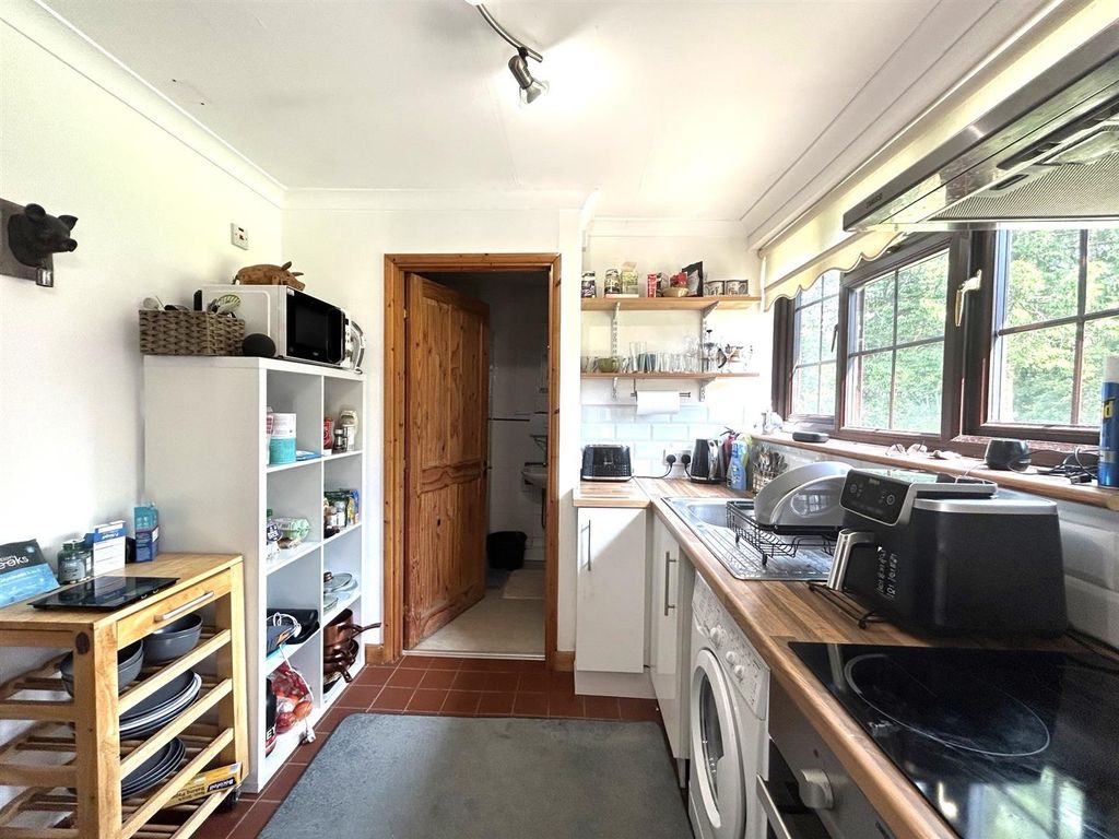 Property photo 3 of 8