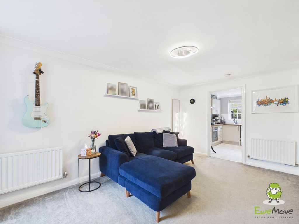 Property photo 3 of 20 Ewemove Estate Agents Basingstoke - Wickham Way -L