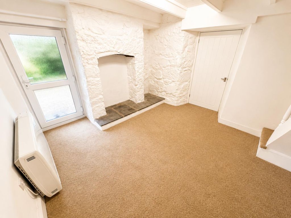 Property photo 3 of 8 Dining Room