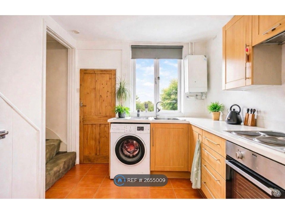 Property photo 3 of 8 Kitchen
