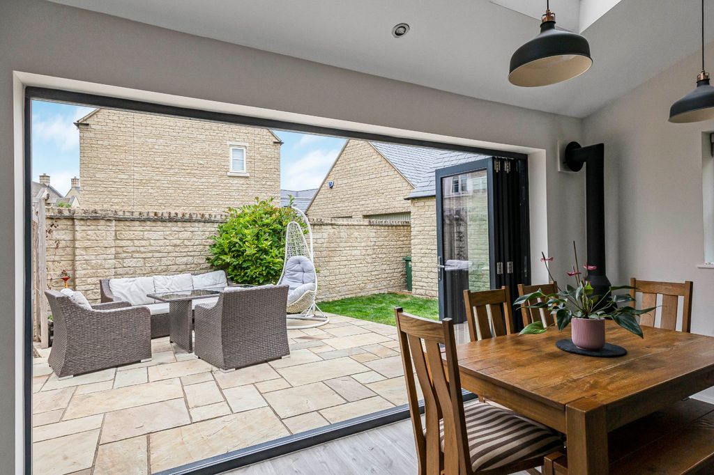 Property photo 2 of 27 Picture No. 70