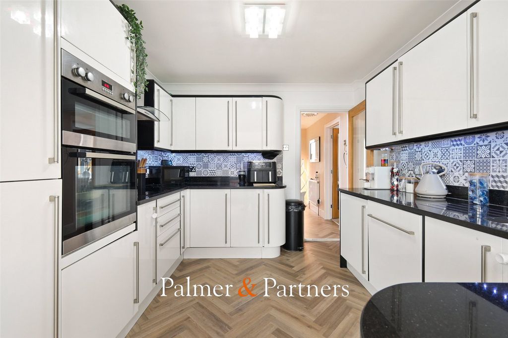 Property photo 2 of 23 Picture No. 19