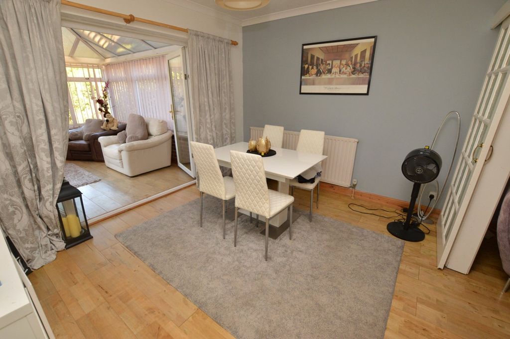 Property photo 3 of 19 Dining Area