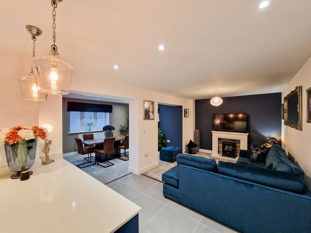 Property photo 2 of 35 Living Room