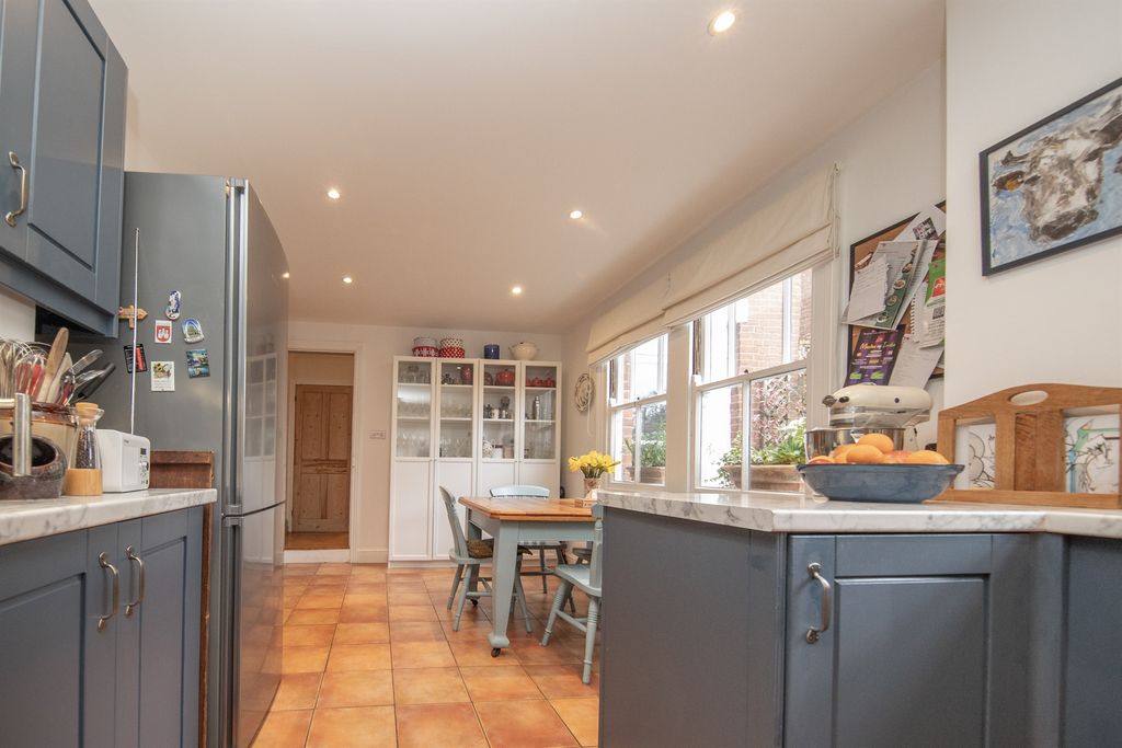 Property photo 3 of 25