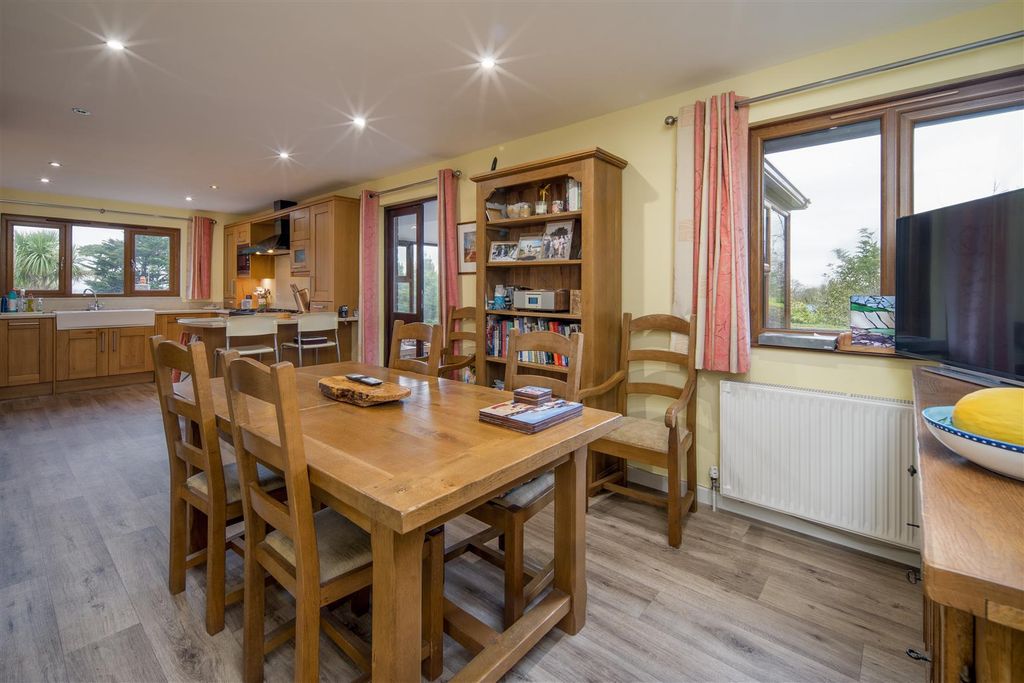 Property photo 3 of 22