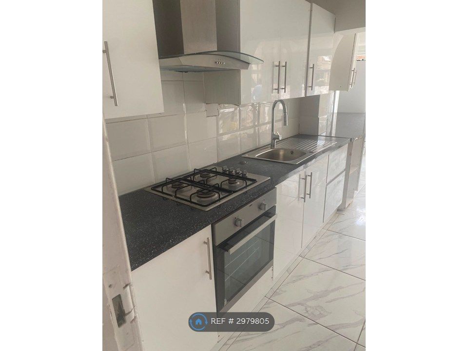 Property photo 2 of 10 Kitchen