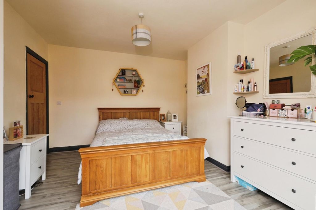 Property photo 3 of 23 Bedroom No.1