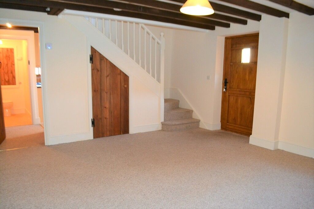 Property photo 2 of 11 Lounge