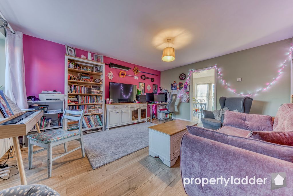 Property photo 3 of 17 Pl