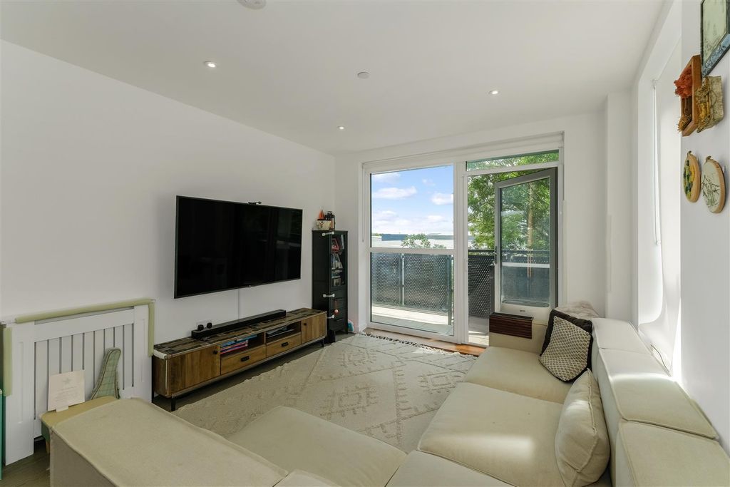 Property photo 3 of 20 Centenary House-11.Jpg