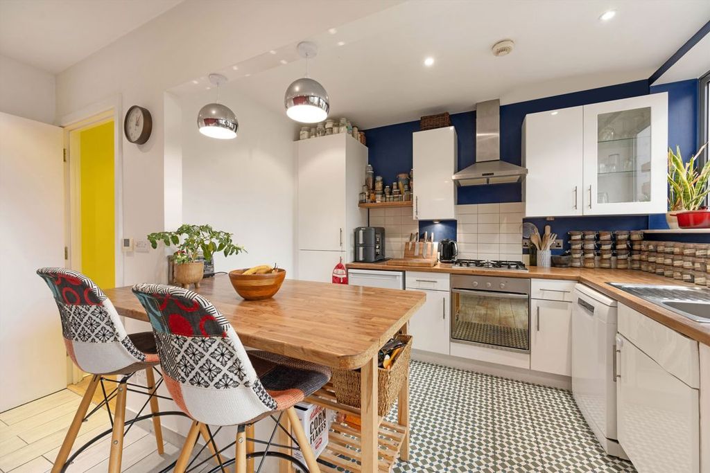 Property photo 2 of 8