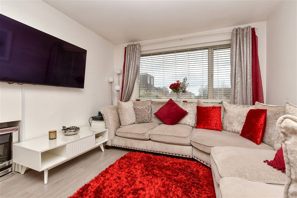 Property photo 3 of 15 Lounge