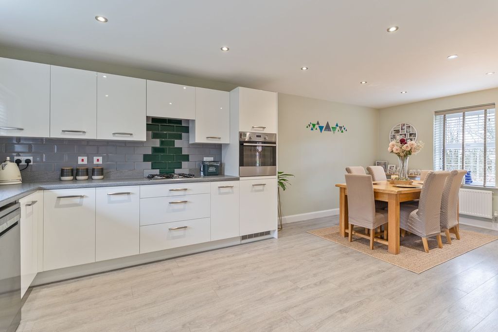 Property photo 3 of 25