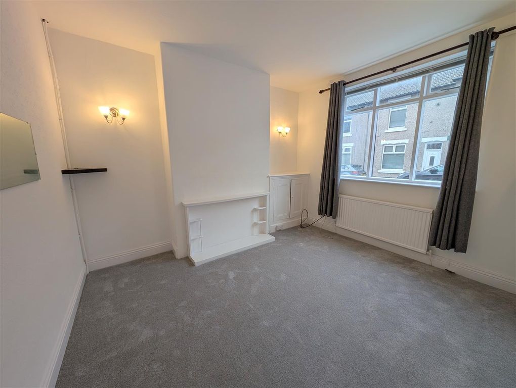 Property photo 1 of 10 Lounge