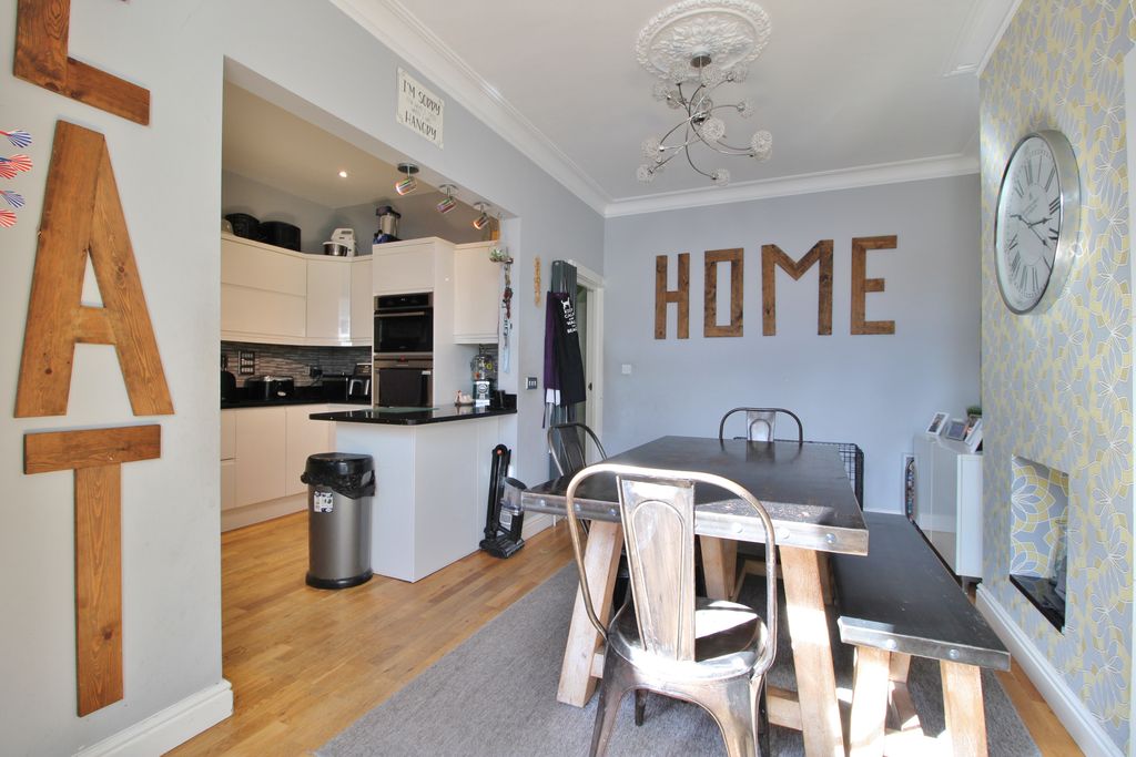 Property photo 2 of 30