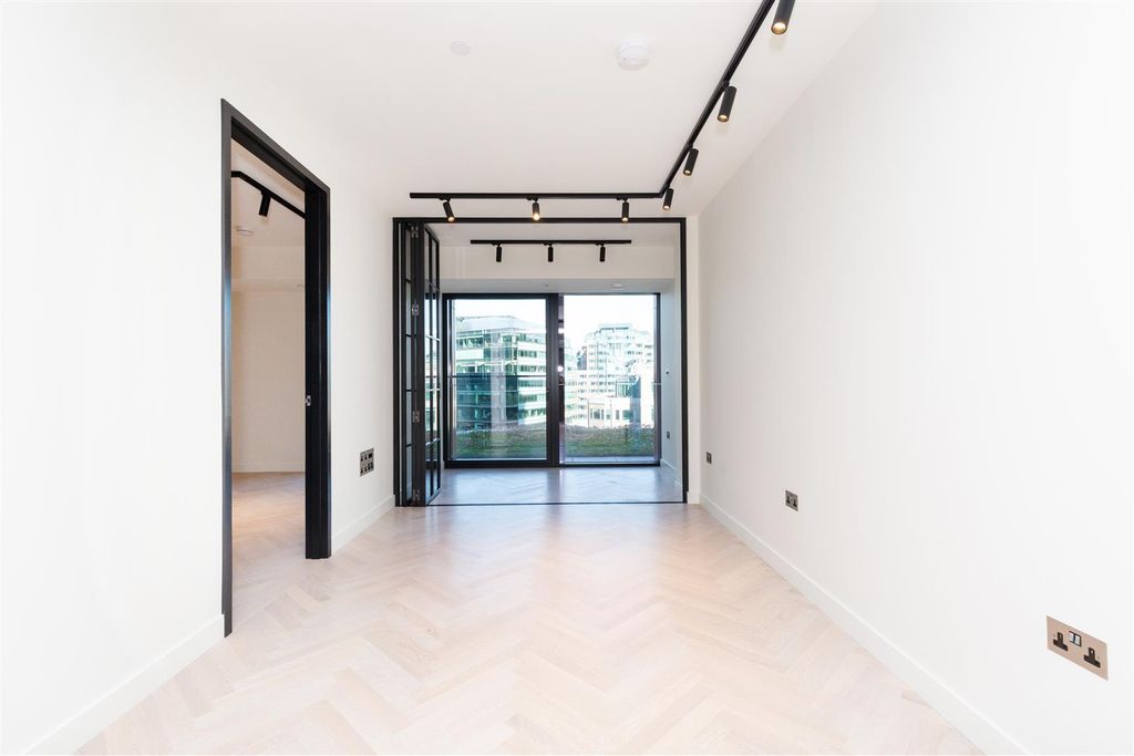 Property photo 2 of 15 N808 One Crown Place-2.Jpg