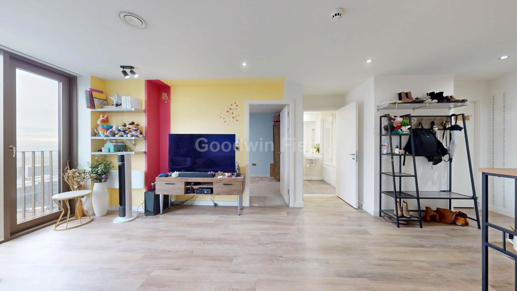 Property photo 3 of 18