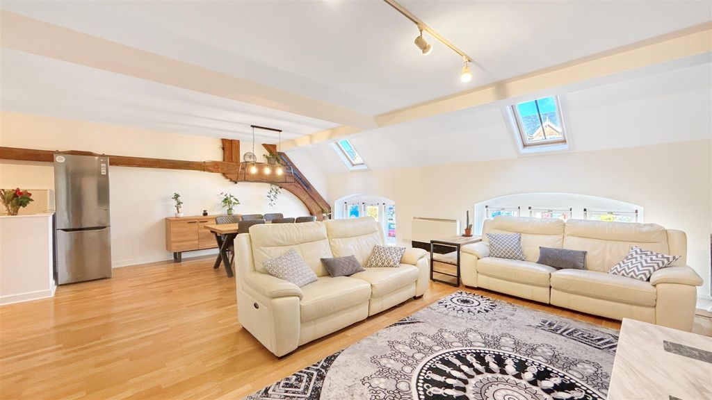 Property photo 2 of 11 6c1A9Ec21A13c37F1F15De296A5F3315c8B8c228.Jpg