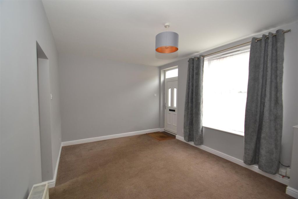 Property photo 3 of 18 Sitting Room (4).Jpg