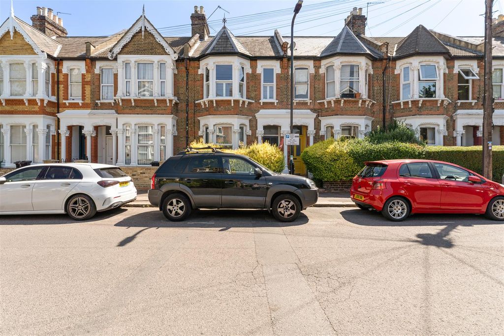 Property photo 1 of 29 Cleveland Park Avenue, E17