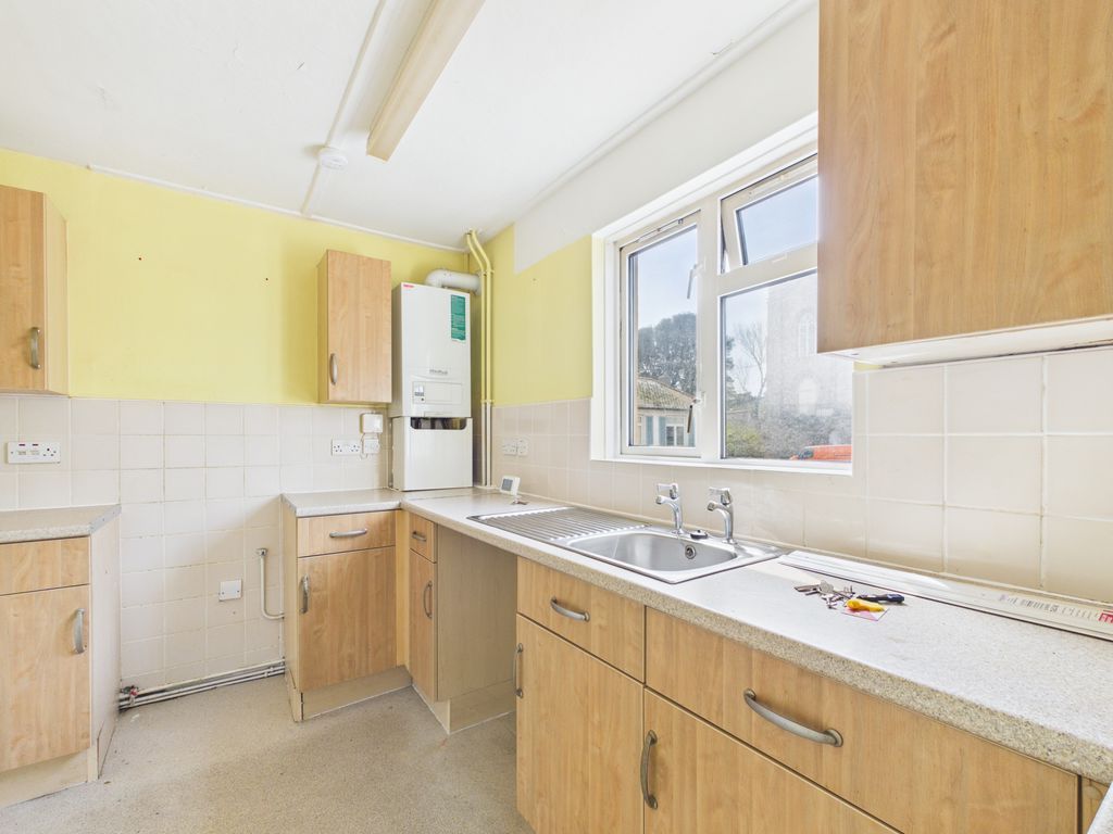 Property photo 2 of 7 Kitchen