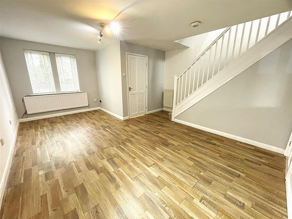 Property photo 2 of 31 Lounge